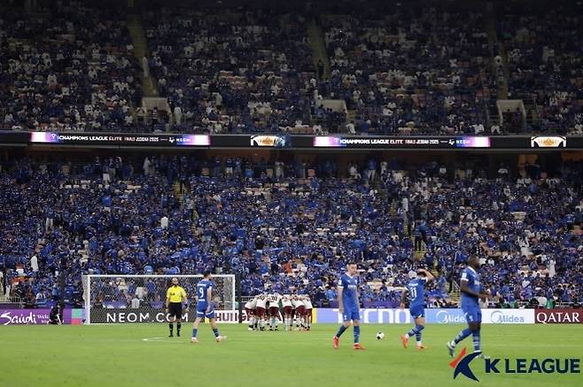 광주 FC 선수단은 올 시즌 ACLE 8강에 오르는 등 열악한 환경 속 고군분투하고 있었다. 사진=한국프로축구연맹