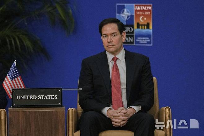 [안탈리아=AP/뉴시스] 마코 루비오 미국 국무부 장관이 15일(현지 시간) 튀르키예 안탈리아에서 열린 북대서양조약기구(NATO.나토) 외무장관 비공식 회의에 참석하고 있다. 2025.05.16.