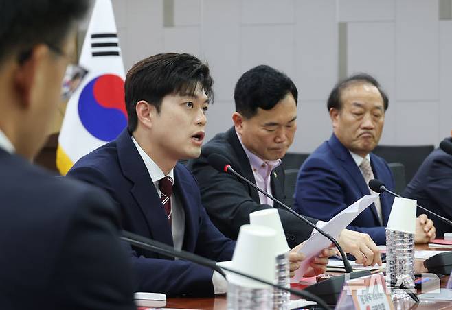 [서울=뉴시스] 고승민 기자 = 김용태 국민의힘 비상대책위원장이 16일 서울 여의도 국회 의원회관에서 열린 e스포츠 지역리그의 성공적 정착 및 발전을 위한 토론회에서 발언하고 있다. 2025.05.16. kkssmm99@newsis.com