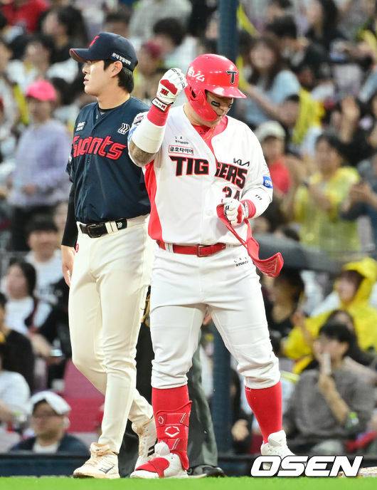 [OSEN=광주, 김성락 기자] 2회말 KIA 최형우가 안타를 날린 뒤 세리머니를 하고 있다. 2025.05.15 / ksl0919@osen.co.kr