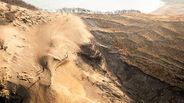 굴업도 연평산 사구. 능선에 작은 사막이 있어 이국적인 분위기를 자아낸다.