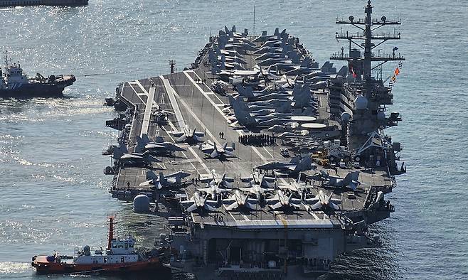 2023년 10월 미국 해군의 핵추진 항공모함&nbsp;‘로널드 레이건’이 부산항에 입항하고 있다. 세계일보 자료사진