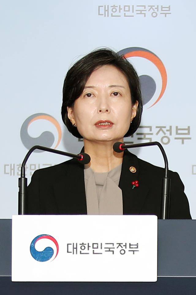 이숙진 전 여성가족부 차관이 2019년 1월 정부서울청사 브리핑룸에서 체육분야 성폭력 등 인권침해 근절 대책과 향후 추진방향에 대한 브리핑을 하고 있다. 연합뉴스