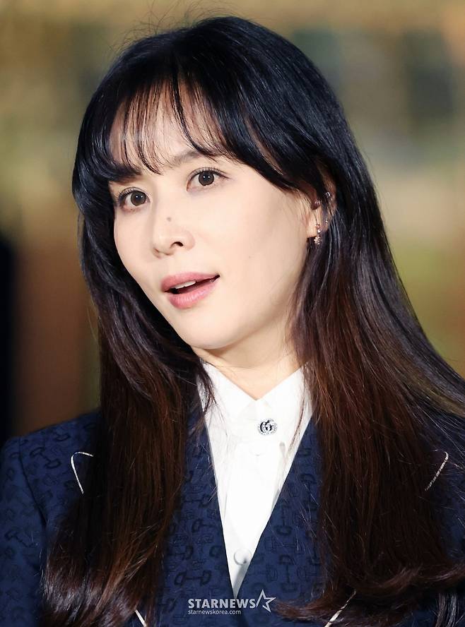 배우 고소영이 16일 오후 서울 종로구 경복궁에서 진행된 '구찌 2024 크루즈 패션쇼'에 참석해 포즈를 취하고 있다. 2023.05.16
