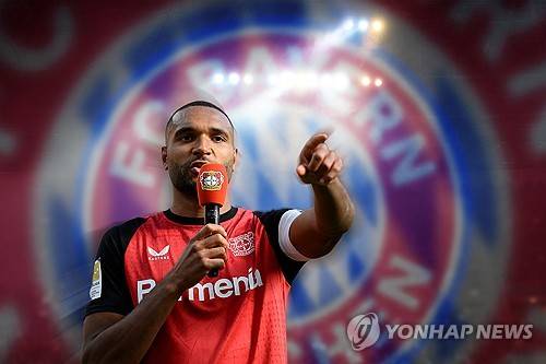 뮌헨 소식을 주로 전하는 '바이에른 앤드 저머니'는 16일(한국시간) 사회관계망서비스(SNS)를 통헤 "김민재는 바이에른 뮌헨으로부터 이번 여름 팀을 떠날 수 있다는 통보를 받았다"라고 보도했다. 특히 뮌헨은 김민재 몸값을 낮춰 2년 전 영입할 때 나폴리에 지불했던 이적료 보다 30% 가량 낮추겠다는 생각이다. 뮌헨은 김민재 대신 독일 국가대표 요나탄 타의 영입을 거의 완료한 상태다. 연합뉴스