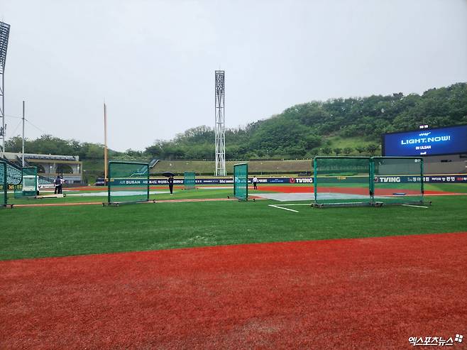 NC와 키움은 16일 울산문수야구장에서 '2025 신한 SOL Bank KBO 리그' 주말 3연전 첫 경기를 치를 예정이었으나 그라운드를 덮은 많은 비로 우천 취소됐다. 양 팀은 17일 오후 2시 더블헤더 1경기에 나선다. 울산, 박정현 기자