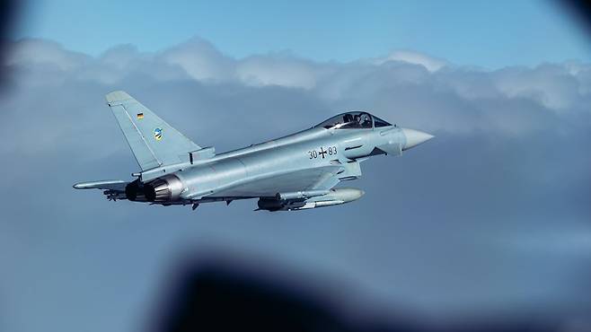 나토, 방공훈련 진행 북대서양조약기구(나토)가 2023년 6월6일부터 연합공군 군사훈련을 진행하고 있다. 사진은 독일 공군의 유로파이터 타이푼 전투기 
[나토 제공]