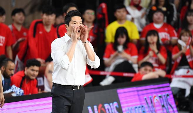 서울 SK 전희철 감독