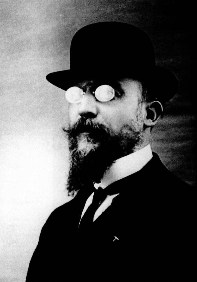 에릭 사티 (출처: Inconnu, Erik Satie(1865-1925) en 1909, Public domain, via Wikimedia Commons)