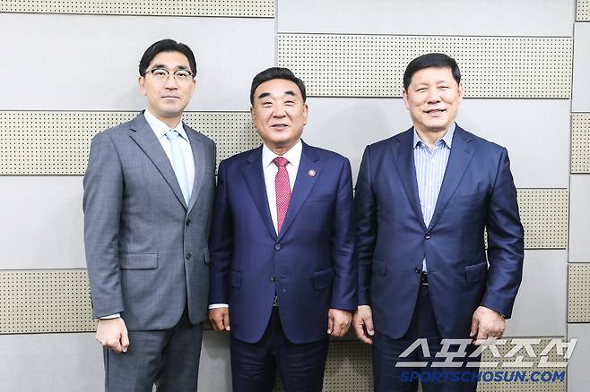 이진만 NC 다이노스 대표이사, 김두겸 울산시장, 허구연 KBO 총재(왼쪽부터). 스포츠조선