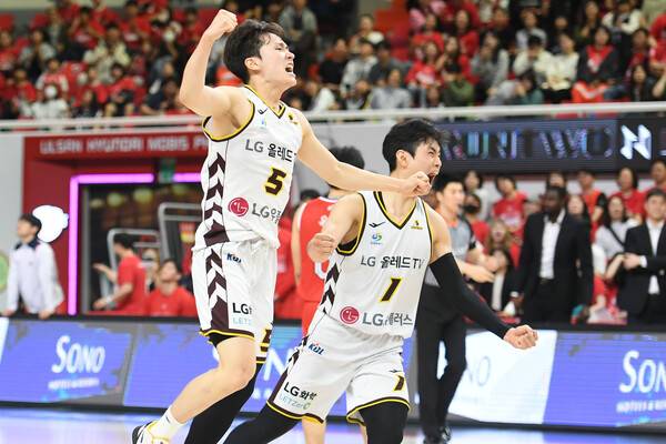 양준석(왼쪽)·유기상. ⓒKBL