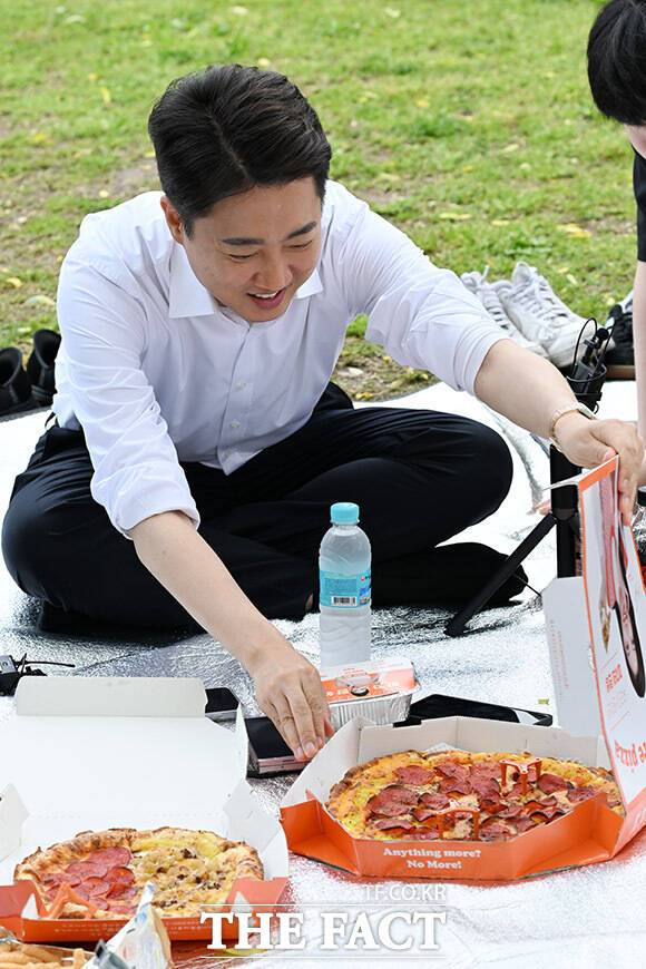 피자 준비한 이 후보.