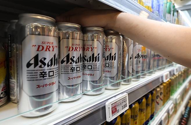 지난해 서울 시대 한 대형마트 내 주류코너에 진열된 일본산 맥주. /뉴스1