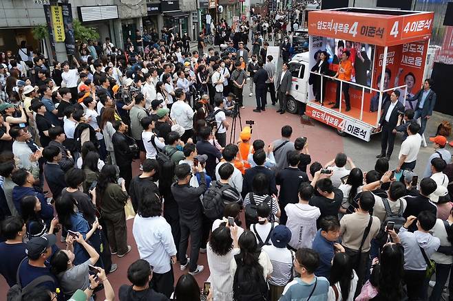이준석 개혁신당 대선 후보가 17일 서울 성동구 성수동과 방문해 유세하고 있다. /개혁신당 제공