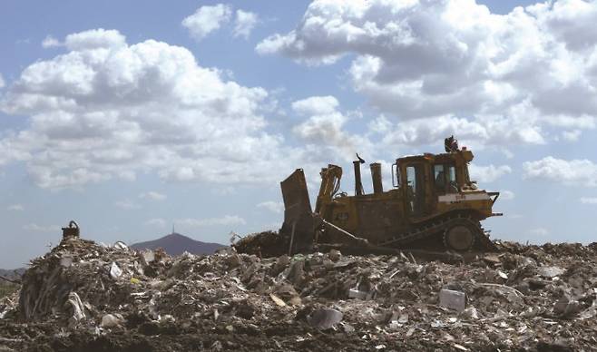 수도권매립지에 모인 쓰레기들. 동아일보 제공