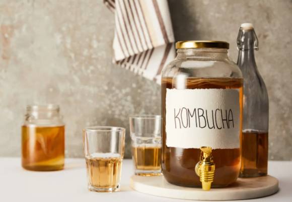 콤부차를 매일 마시면 장내 유익 미생물이 늘어나고, 유해 미생물은 감소한 것으로 확인됐다. 사진은 콤부차. [사진=biomes.world]