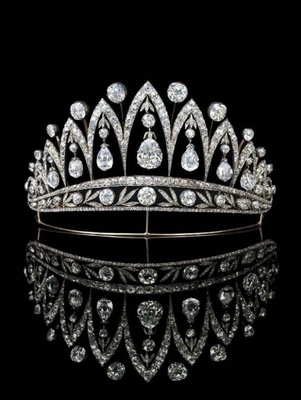 사보이 왕가의 마지막 왕 움베르토 2세의 부인인 벨기에의 마리조제 공주의 왕관. 사진 일메사제로 캡처