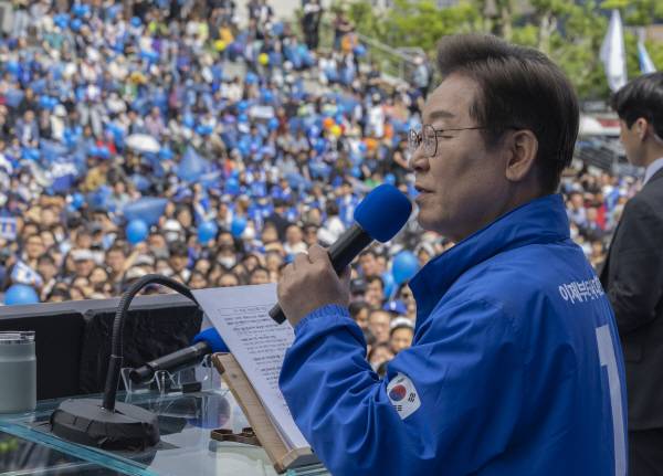 광주 시민들을 향해 지지 호소하는 이재명 후보. 연합뉴스