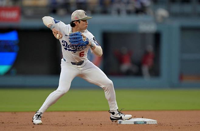 17일(한국시간) 미국 캘리포니아주 로스앤젤레스의 다저스타디움에서 열린 2025 미국프로야구 메이저리그(MLB) LA 에인절스와의 홈경기에 출전한 LA  다저스 김혜성. 로이터 연합뉴스