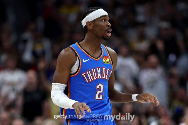 길저스-알렉산더가 16일 덴버와 경기 도중 당황스러운 표정을 짓고 있다. /게티이미지코리아