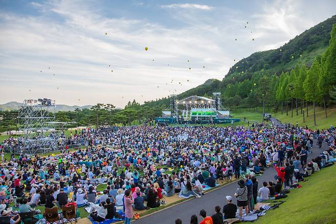 매년 5월 마지막주 토요일 경기도 파주시 광탄면 서원밸리GC에서 열리는 서원밸리 그린콘서트 공연 모습    [서원밸리GC 제공]