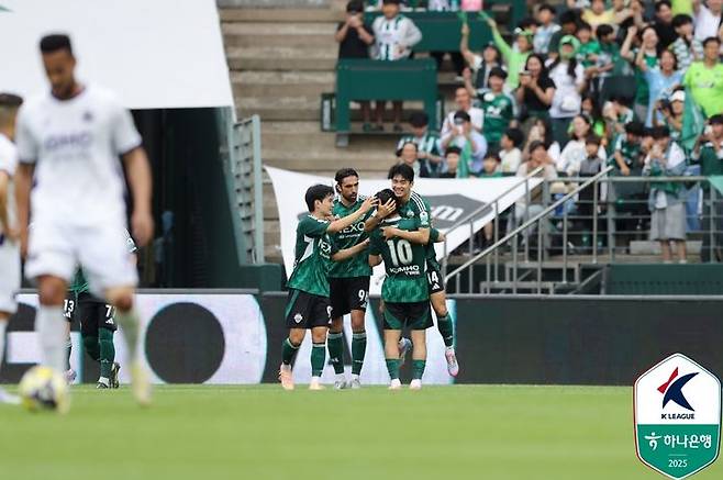 [서울=뉴시스] 프로축구 K리그1 전북현대의 전진우. (사진=한국프로축구연맹 제공) *재판매 및 DB 금지