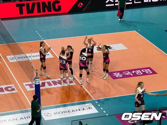 2024-2025시즌을 끝으로 은퇴한 ‘배구여제’ 김연경이 세계적인 스타들과 함께 오랜만에 팬들 앞에서 뛰었다. / OSEN DB