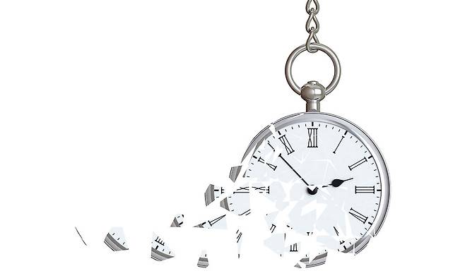 신간 ‘시계의 시간’은 시계 제작자가 들려주는 인간과 시간의 정교하고 찬란한 역사에 관한 이야기를 담고 있다. 저자는 “시계는 시간을 알려주지만, 동시에 시간과 싸워온 인간의 야먕과 집념의 결정체”라고 말한다. 게티이미지뱅크