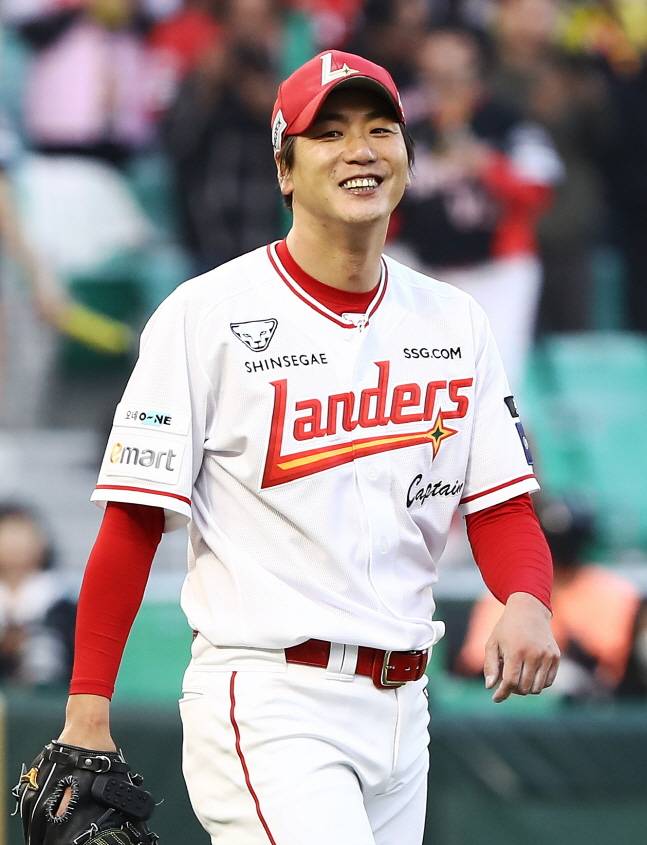 KIA전에서 미소 짓는 김광현. /사진=SSG 랜더스 제공