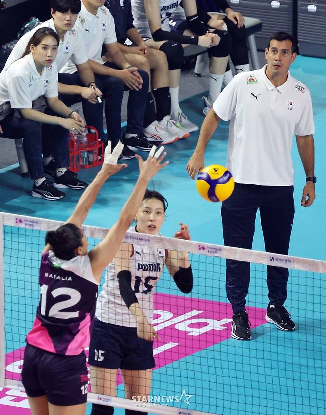 [포토]]'나탈리아를 뚫어라!' 이선우