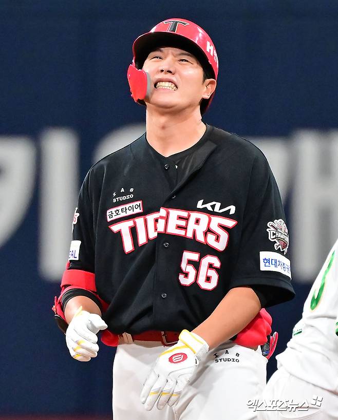 6일 오후 서울 구로구 고척스카이돔에서 열린 '2025 신한 SOL Bank KBO리그' KIA 타이거즈와 키움 히어로즈의 경기, 6회초 2사 KIA 오선우가 좌중간 2루타를 날리고 있다. 엑스포츠뉴스 DB