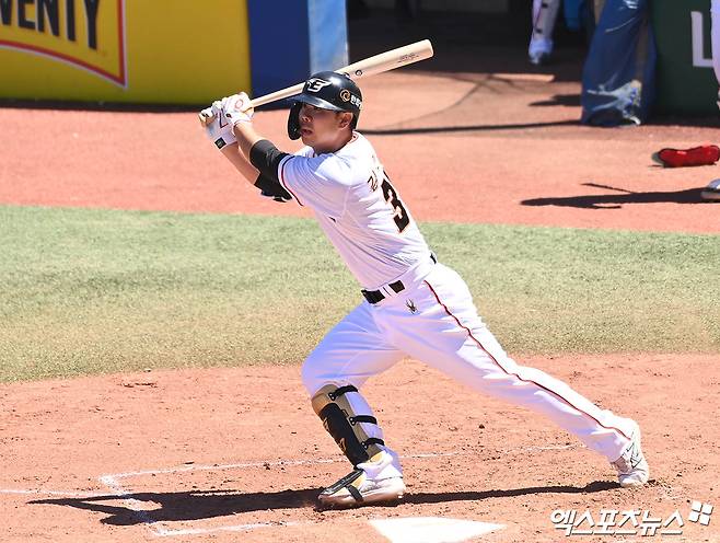 18일 호주 멜버른 볼파크에서 2024 한화 이글스 스프링캠프가 진행됐다.  이날 열린 한화 이글스와 호주 야구 국가대표팀의 연습경기, 한화 김인환이 타격하고 있다. 엑스포츠뉴스 DB