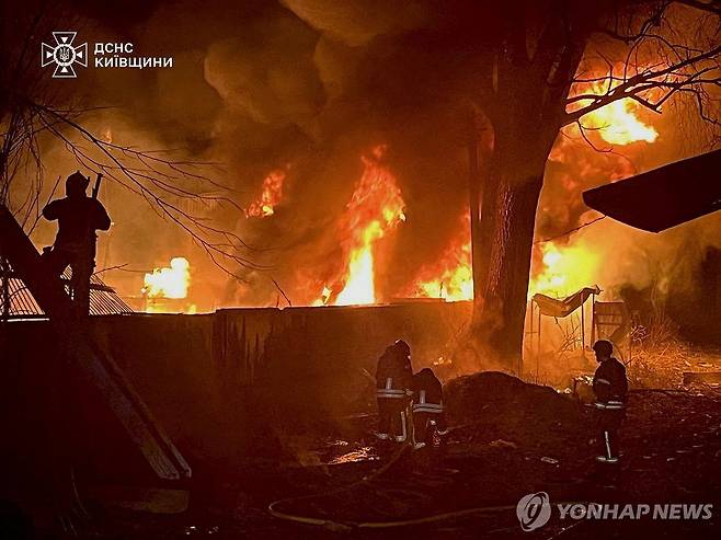 러, 휴전 실무회담 직전 키이우 공습…10여명 사상