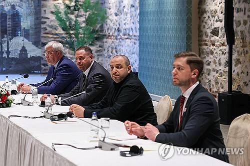 종전협상에 참여한 우크라이나 대표단  [AFP=연합뉴스. 튀르키예 외무부 제공. 재판매 및 DB 금지]