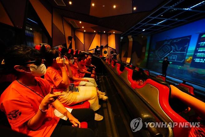 안전 캠프 체험하러 온 청소년들 [강원도소방본부 제공. 재판매 및 DB 금지]