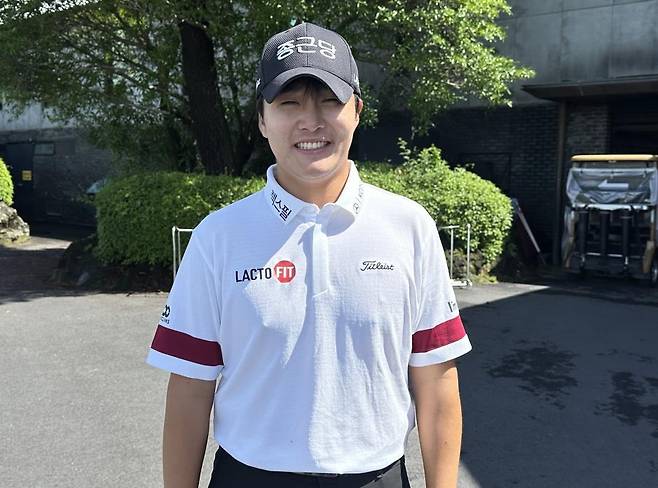 활짝 웃는 김민규 (서귀포=연합뉴스) 김경윤 기자 = 프로골퍼 김민규가 17일 제주도 서귀포 핀크스 골프클럽(파71·7천326야드)에서 열린 한국프로골프(KPGA) 투어 2025 KPGA SK텔레콤 오픈 2025(총상금 13억원) 1라운드를 마친 뒤 인터뷰하고 있다. 2025.5.17. cycle@yna.co.kr