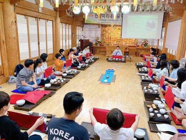 지역 기관과 함께하는 인성교육이 열리고 있다. /안양과천교육지원청 제공