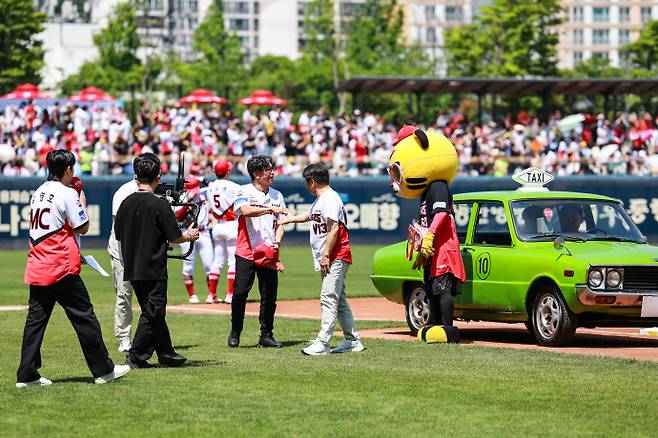 18일 광주 기아챔피언스필드에서 열린 KIA 타이거즈와 두산 베어스 홈경기에서는 5·18 특별이벤트가 펼쳐졌다. /KIA타이거즈 제공