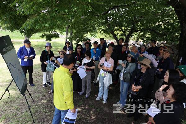 지난 17일 한국소설가협회 소속작가 80여 명은 외황강 일대를 현장 탐방했다.