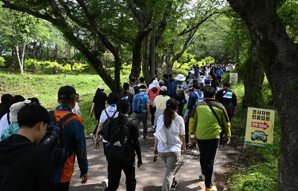 진해만생태숲걷기대회가 18일 창원시 진해구 풍호공원운동장 및 진해드림로드 일원에서 열렸습니다. /김구연 기자