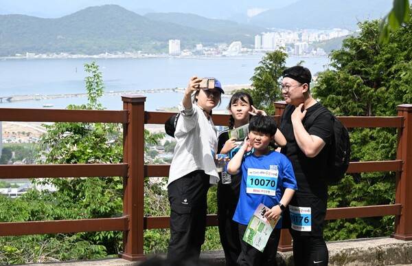 진해만생태숲걷기대회가 18일 창원시 진해구 풍호공원운동장 및 진해드림로드 일원에서 열렸습니다. /김구연 기자