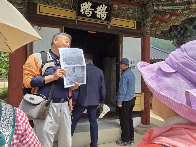 김구석 경주남산연구소장이 운문사 대작갑사에 대한 해설을 하고 있다.