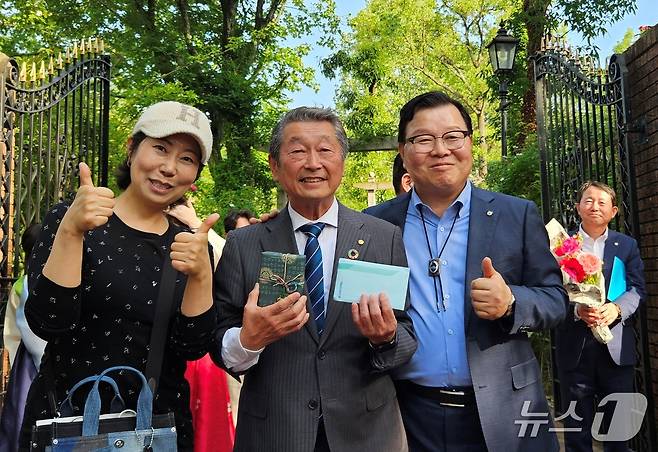 대한수의사회는 13일 츠즈키학원에 장학금을 전달했다. ⓒ 뉴스1 최서윤 기자