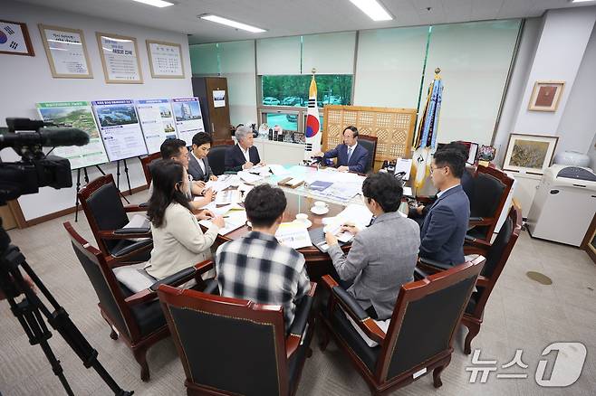 전북 임실군이 심민 군수 주재로 치즈축제 개최 준비를 위한 보고회를 갖고 있다.(임실군제공. 재판매 및 DB금지)2025.5.18/뉴스1
