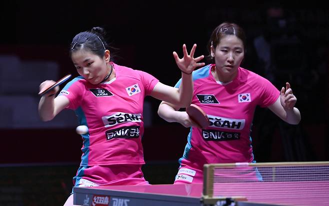 한국 여자탁구 복식의 김나영-이은혜 조(대한탁구협회 제공)