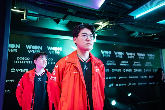 T1 ‘구마유시’ 이민형이 15일 서울 종로구 롤 파크에서 열린 2025 LCK 정규시즌 OK저축은행전 입장을 준비 중이다. 사진 | 라이엇 게임즈