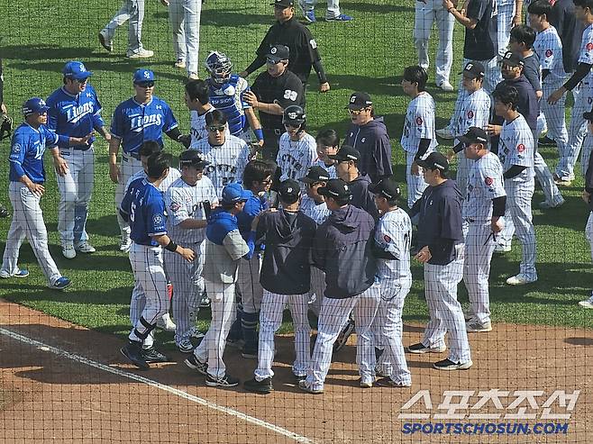 사직구장에서 터진 삼성-롯데 벤치 클리어링. 김영록 기자