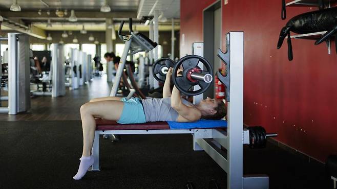 웨이트 트레이닝으로 근육을 키우고자 하는 사람들은 추가로 단백질을 섭취해야 한다