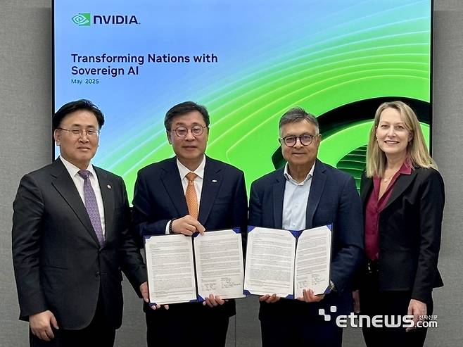 유상임 과기정통부 장관과 박윤규 정보통신산업진흥원장이 엔비디아를 방문해 GPU 수급을 논의했다.