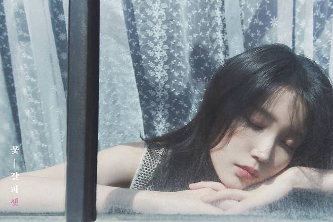 아이유 리메이크 앨범 [꽃갈피 셋] 컨셉 포토 2